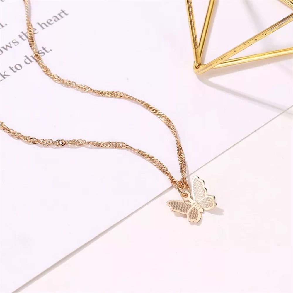 3/$30 🦋 Butterfly Pendant Necklace - Picture 4 of 7